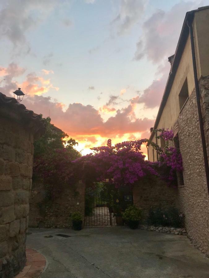 Niu Villa Saldet Luaran gambar
